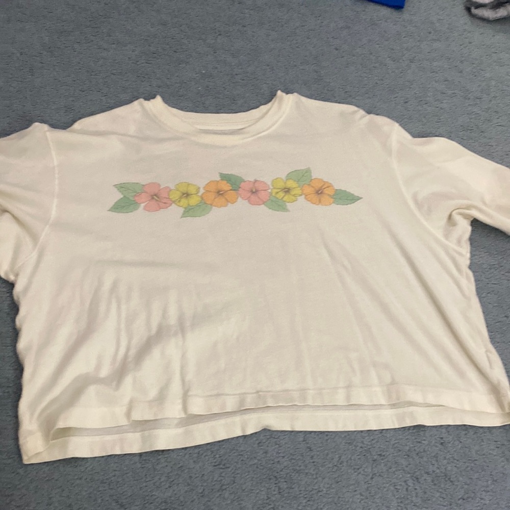 Colorful flower detail crop t shirt